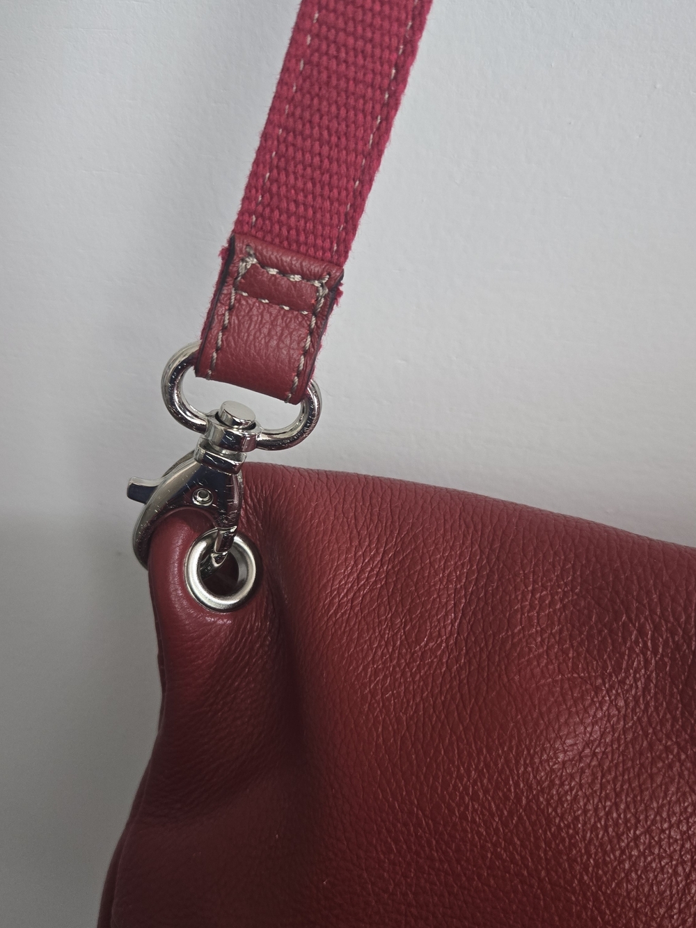 Y2K Vtg Tignanello Womens Red Pebbled Leather Crossbody Purse Handbag Med Size - Picture 7 of 16